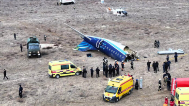 Tragedia nel Mediterraneo: Aereo In Volo da Baku a Grozny Precipita in Kazakistan, Almeno 38 Morti 17 Tragedia nel Mediterraneo: Aereo In Volo da Baku a Grozny Precipita in Kazakistan, Almeno 38 Morti