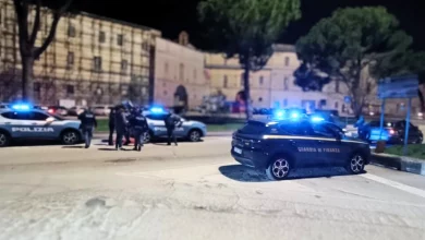 Rissa a Bottigliate in Piazza Francesco: Vola una Molotov Rudimentale. Sei Ragazzini Denunciati 17 Rissa a Bottigliate in Piazza Francesco: Vola una Molotov Rudimentale. Sei Ragazzini Denunciati