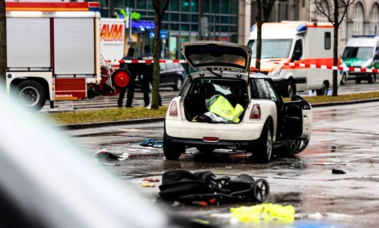 Monaco di Baviera: Auto sulla Folla Durante Manifestazione Sindacale. Un Attentato che Riaccende le Tensioni 1 Monaco di Baviera: Auto sulla Folla Durante Manifestazione Sindacale. Un Attentato che Riaccende le Tensioni