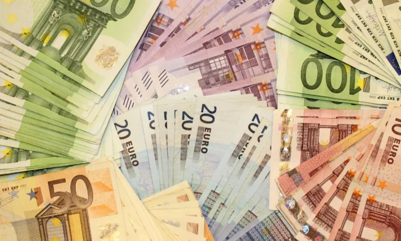 "Keep Calm and Carry Cash": La BCE Raccomanda 100 Euro in Contanti per Ogni Famiglia 1 "Keep Calm and Carry Cash": La BCE Raccomanda 100 Euro in Contanti per Ogni Famiglia