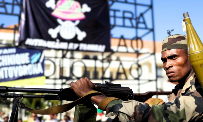 Madagascar, la Gen Z Fa Tremare il Potere: L'Esercito Si Unisce ai Manifestanti 1 Madagascar, la Gen Z Fa Tremare il Potere: L'Esercito Si Unisce ai Manifestanti