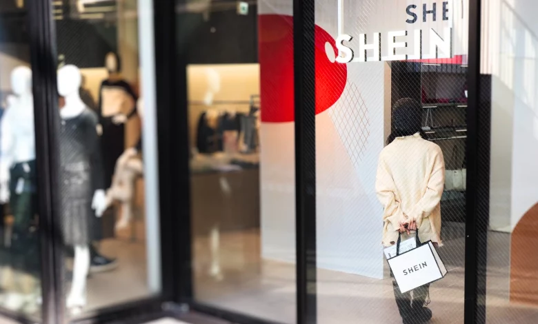 Shein: Dall'Orrore Pedopornografico al Primo Negozio Parigino. Il Costo Nascosto del Fast Fashion Estremo