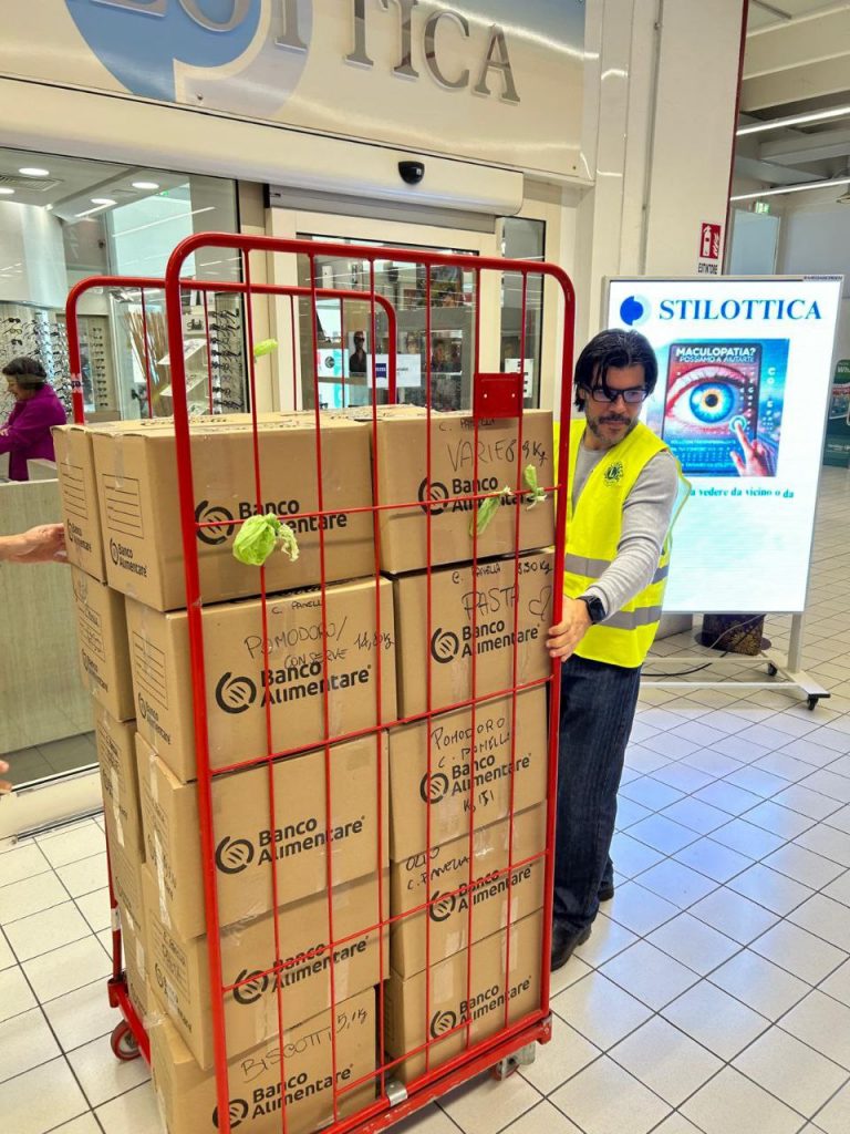 Colletta Alimentare: il Lions Club L’Aquila raccoglie 1.112 kg di prodotti al Carrefour di via Panella. 3 photo 2025 11 17 16 18 11