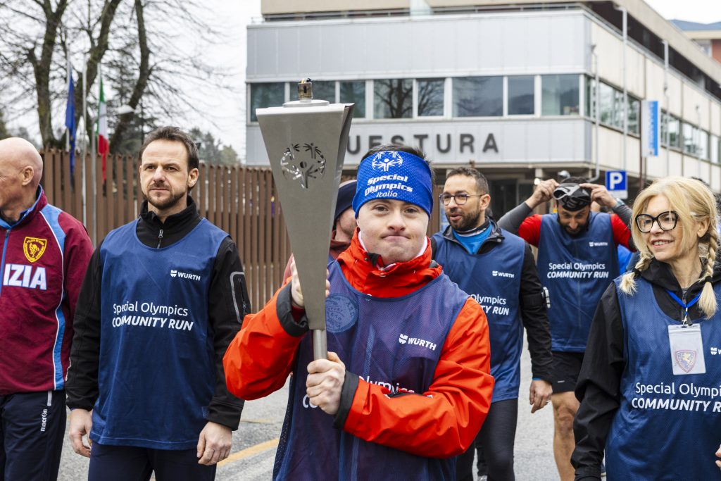 L’AQUILA ACCOGLIE LA FIAMMA OLIMPICA 2 DL 0891