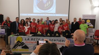 Tip Top Montain CAI L'Aquila : Atleti Special Olympics Abruzzo e volontari CAI durante la cerimonia all'Aquila