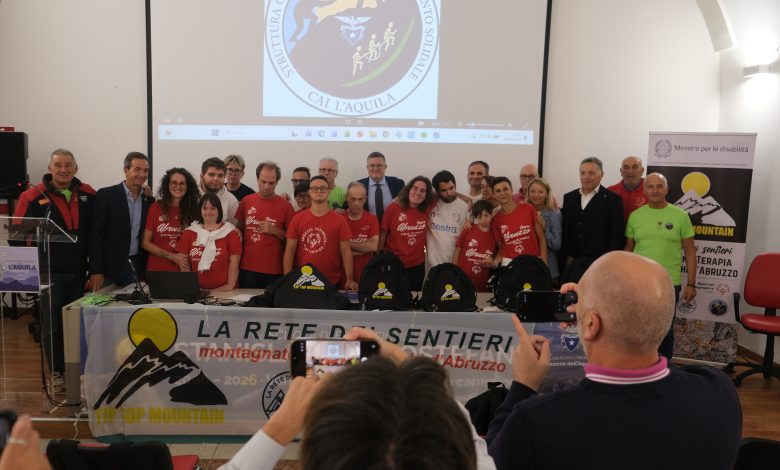 Tip Top Montain CAI L'Aquila : Atleti Special Olympics Abruzzo e volontari CAI durante la cerimonia all'Aquila