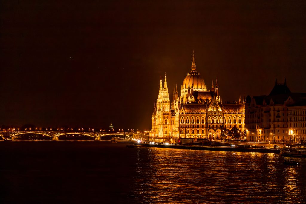 Budapest a dicembre: mercatini di Natale e luci in città